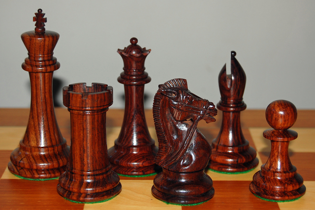 Chessrosewoodpieces display